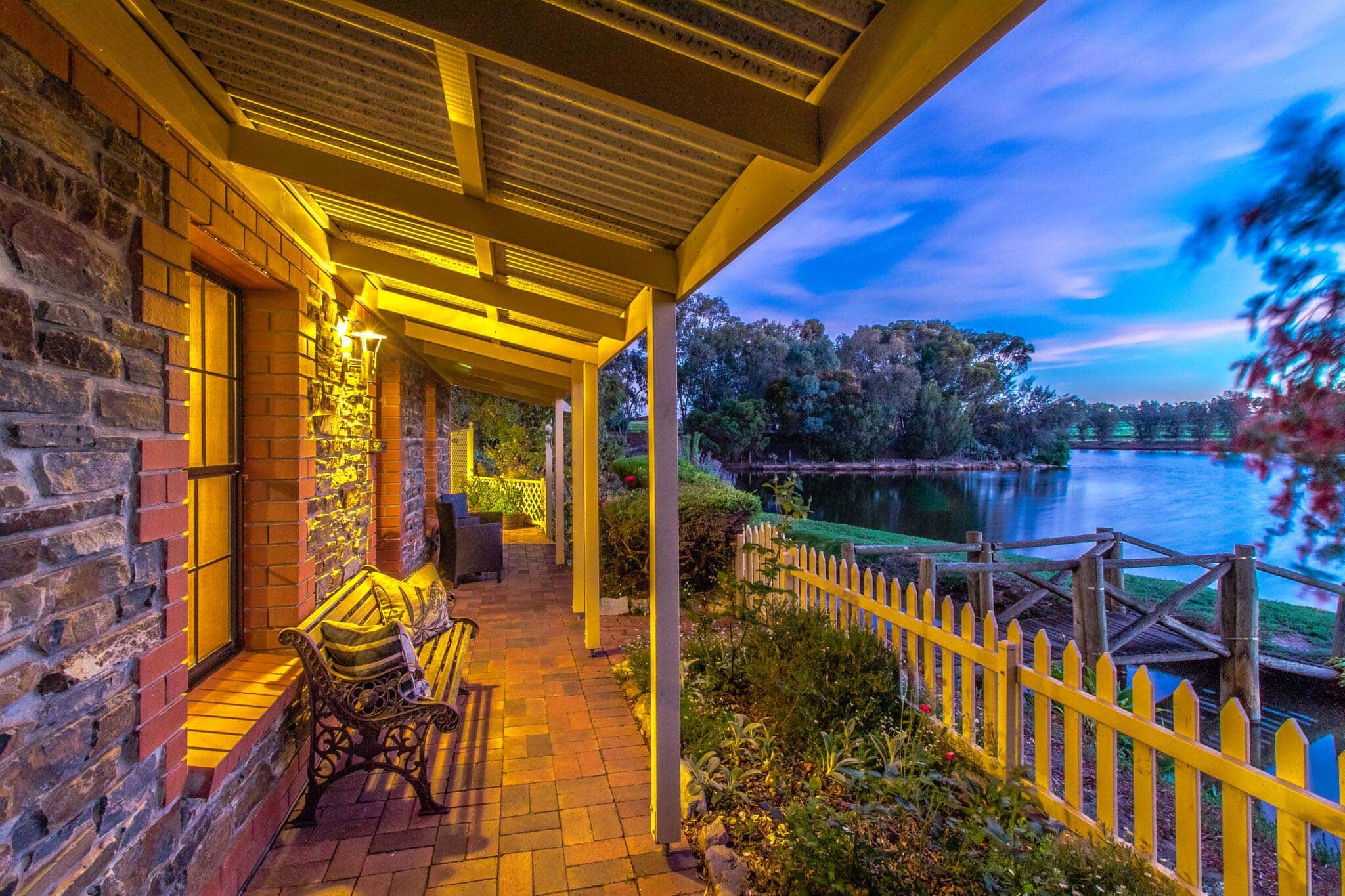 Stonewell Cottages Vineyards Hideaway Outside View 0275 Stonewell Hideaway Cottage